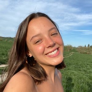 Meet your Posher, Izzi